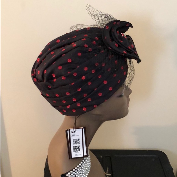 Red and black hat with beautiful stone - Picture 4 of 5